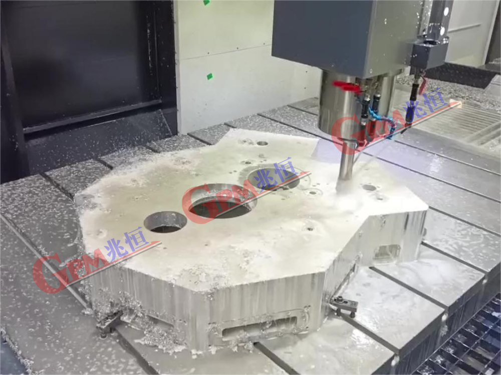 機械加工實景照片 1：龍門（三軸）