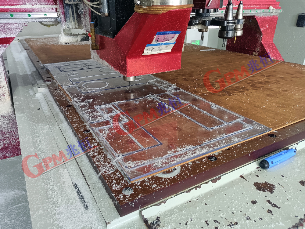 機械加工實景照片 8：雕刻機（三軸）